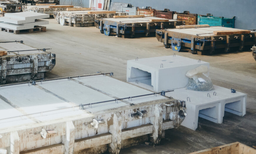 moll-rail-slowakia-precast-concrete-elements-and-steel-molds-in-factory-hall