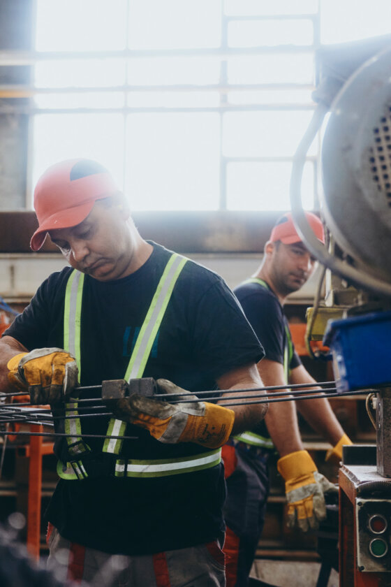 moll-rail-slowakia-worker-in-red-cap-handling-steel-rods-near-machinery-in-factory moll-rail-slowakia-worker-in-red-cap-handling-steel-rods-near-machinery-in-factory