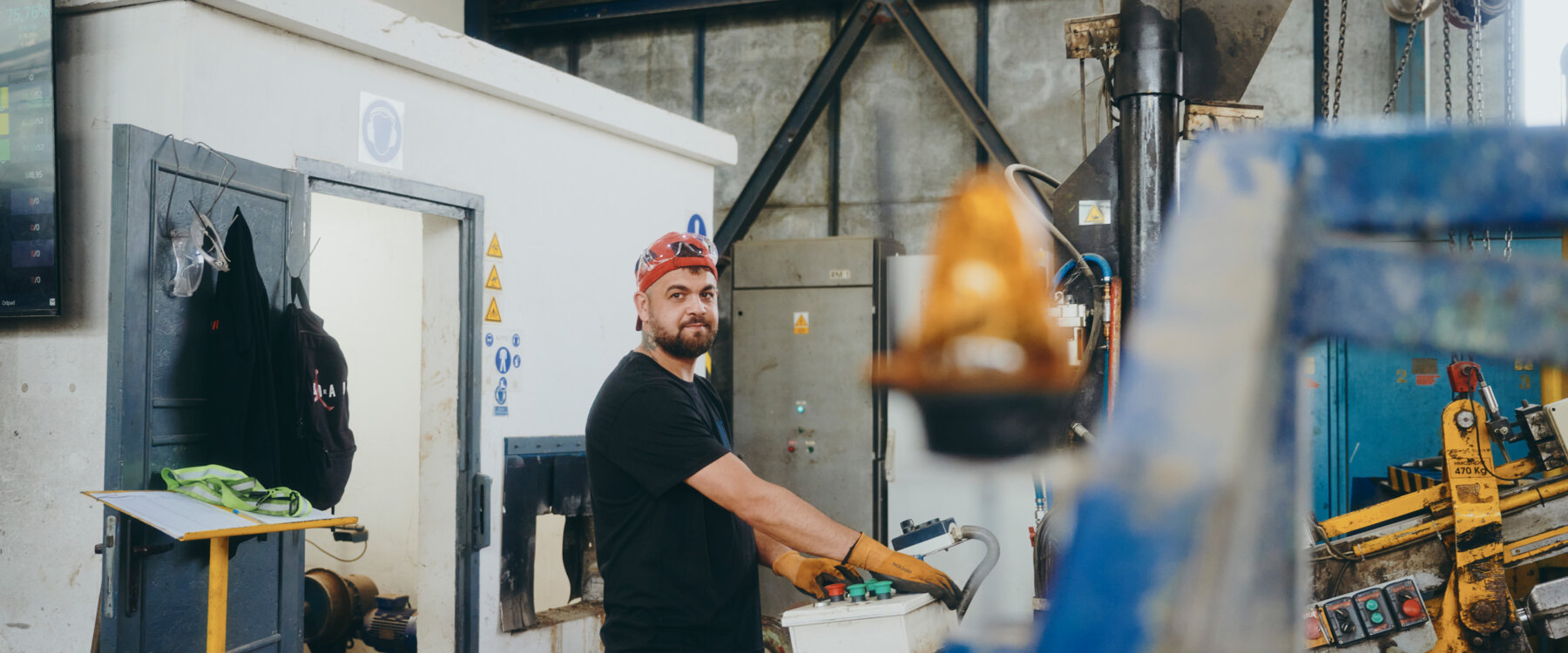 moll-rail-slowakia-worker-in-red-cap-operating-control-panel-in-factory moll-rail-slowakia-worker-in-red-cap-operating-control-panel-in-factory